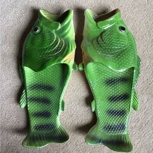 NWOT Shen Novelty Fish Flip Flops Sandels in a Size 9